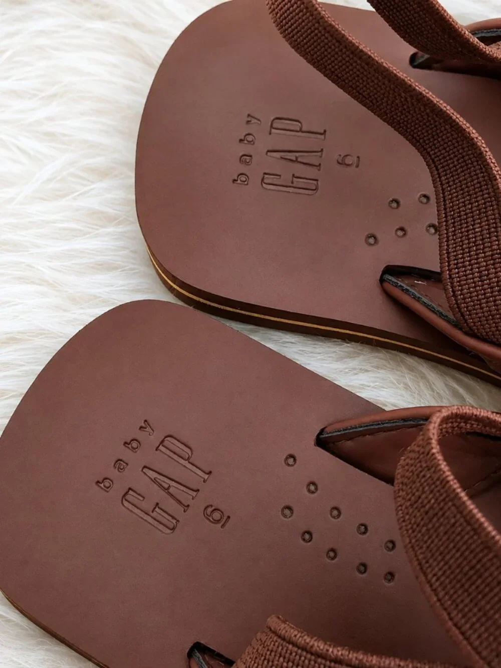 GAP Big Boy Brown Faux Leather Toddler Sandals SZ 6